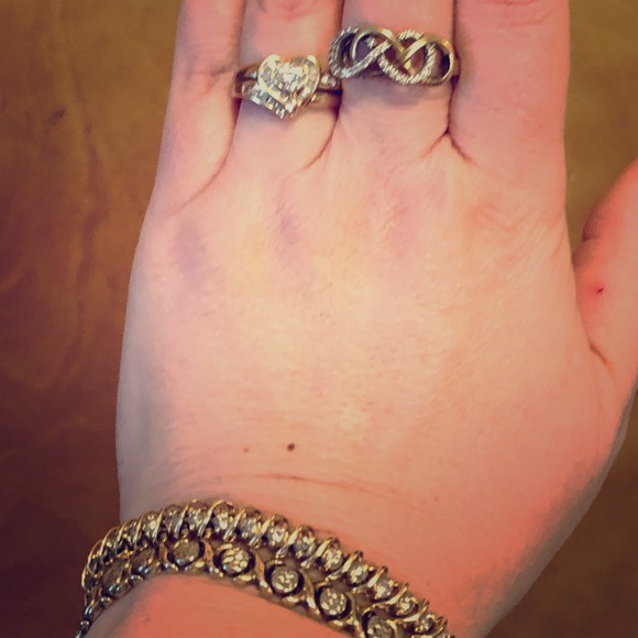 Meet your Posher, Melissa. - Picture 1 of 2